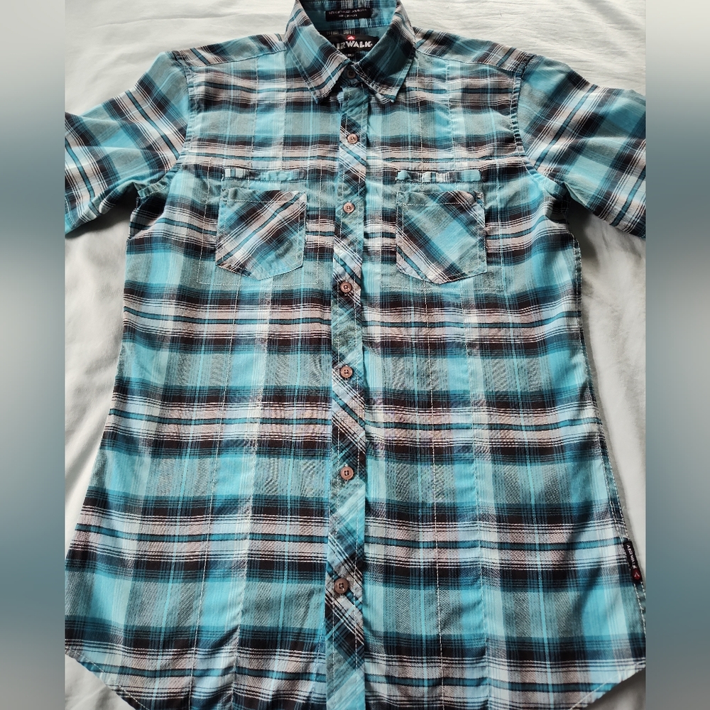 AIRWALK Men's Button Up Shirt Size Medium Short Sleeves Smoke Free Home